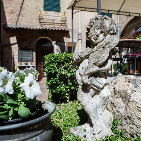 Piazza Paradiso סיינה