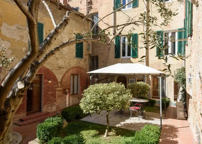 Piazza Paradiso 4* Siena