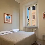 Piazza Paradiso 4*
