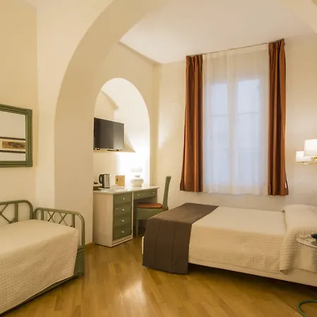 Piazza Paradiso 4* Sienne