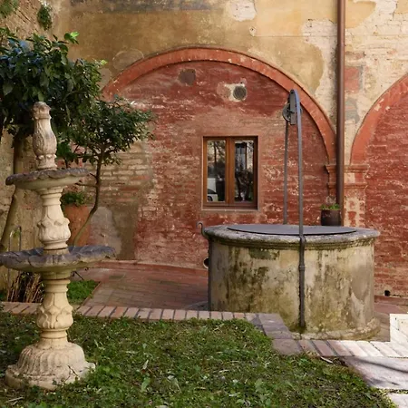 Piazza Paradiso Sienne