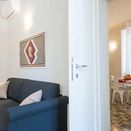 Piazza Paradiso 4* سيينا