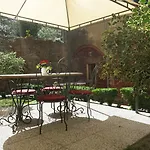 Piazza Paradiso 4*