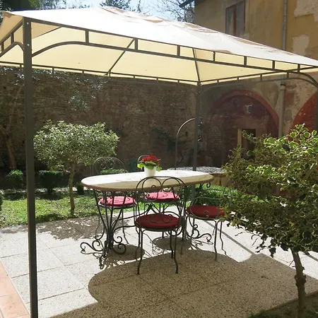 Piazza Paradiso Vendégház