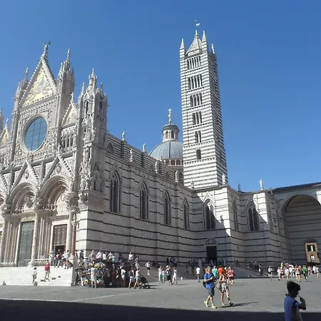 Piazza Paradiso 2* Siena