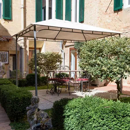 帕拉迪索广场住宿旅馆