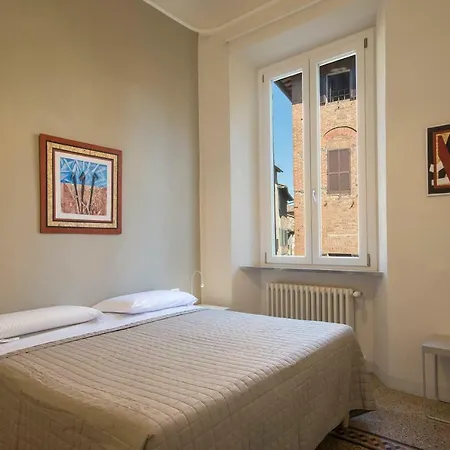 Piazza Paradiso 2*