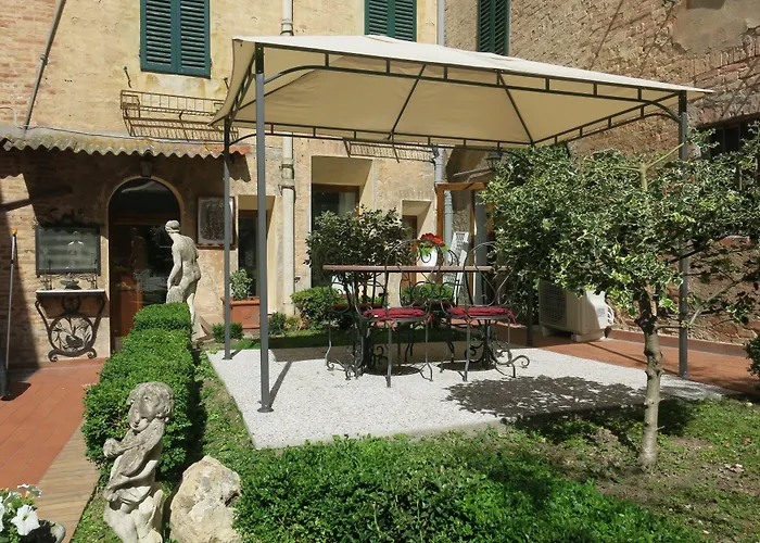 Piazza Paradiso 4* Siena