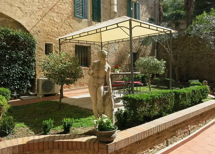 Piazza Paradiso Casa de hóspedes 4*