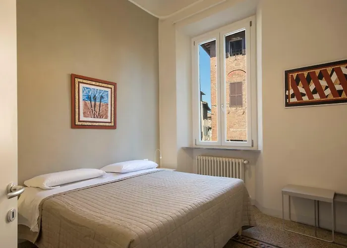 Piazza Paradiso 4*
