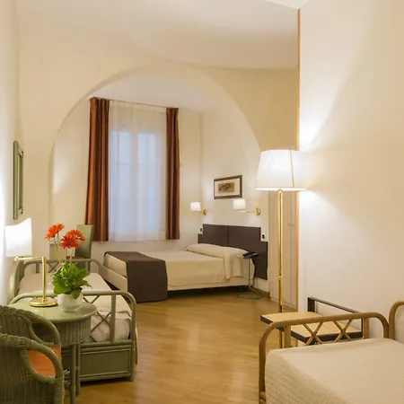 ピアッツァ　パラディーゾ　アコモデーション シエーナ