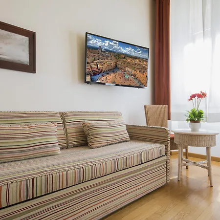 ピアッツァ　パラディーゾ　アコモデーション シエーナ