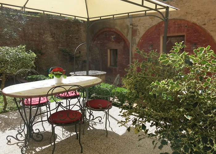 Piazza Paradiso Gasthuis