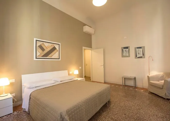 Piazza Paradiso Gasthuis 4*
